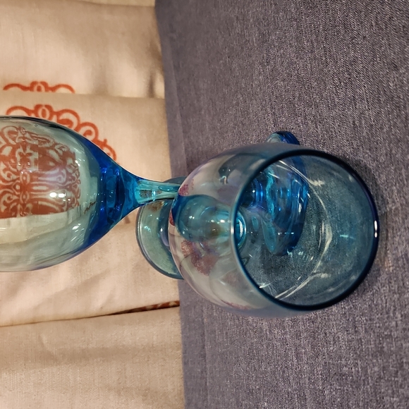 4 Blue Tinted Wine Glasses - Picture 3 of 6